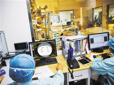 新冠重症救治走出“艰难时刻”