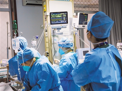 新冠重症救治走出“艰难时刻”