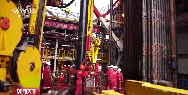 大国工程进行时丨“深海一号”工程加速推进 海上石油工人节日坚守岗位