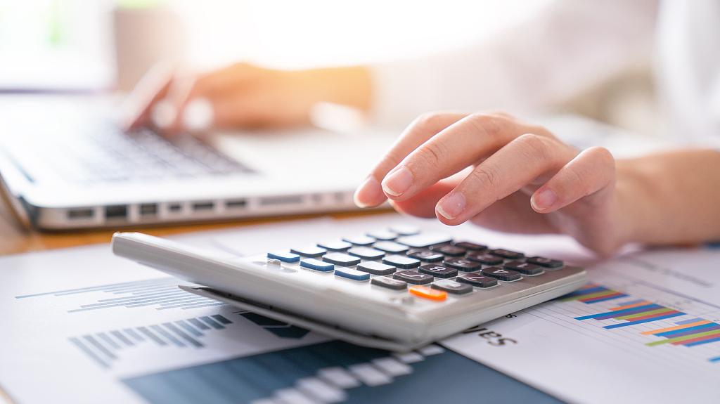 截至去年12月末，全国地方政府债务余额350618亿元