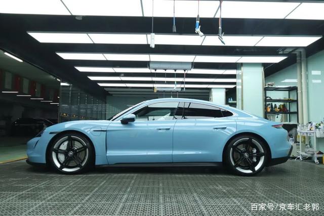 保时捷911冰蓝色的简单介绍